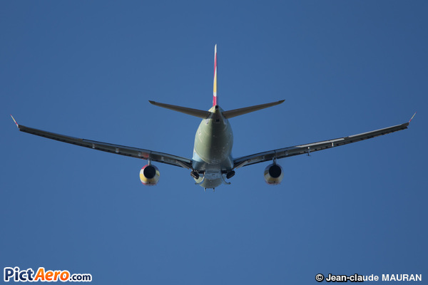 Airbus A330-323 (Lucky Air)
