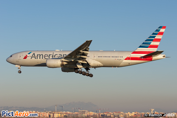 Boeing 777-222/ER (American Airlines)