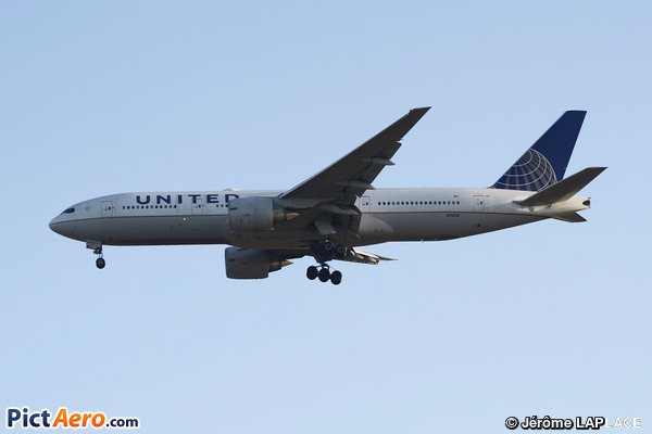 Boeing 777-224/ER (United Airlines)