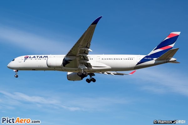 Airbus A350-941 (LATAM)