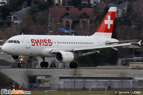 Airbus A319-111 (Swiss International Air Lines)