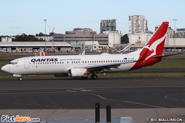 Boeing 737-838 (Qantas)