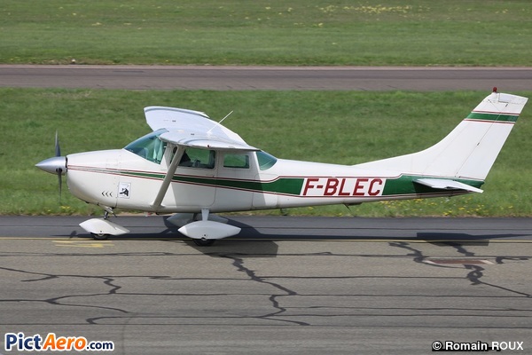 Cessna 182F Skylane (Private / Privé)