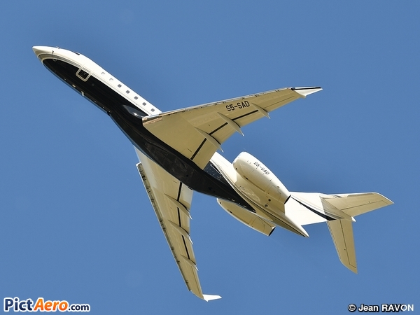 Bombardier BD-700-1A10 Global 6000 (Elit Avia)