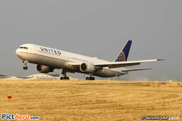 Boeing 767-424/ER (United Airlines)