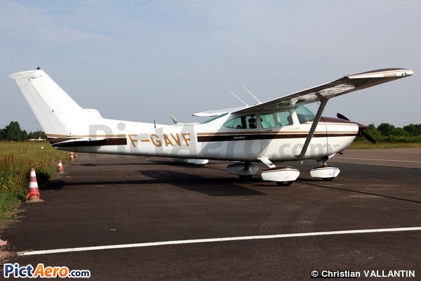 Cessna 182R Skylane II (Private / Privé)