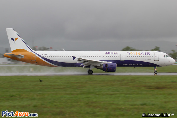 Airbus A321-112 (Yan Air)