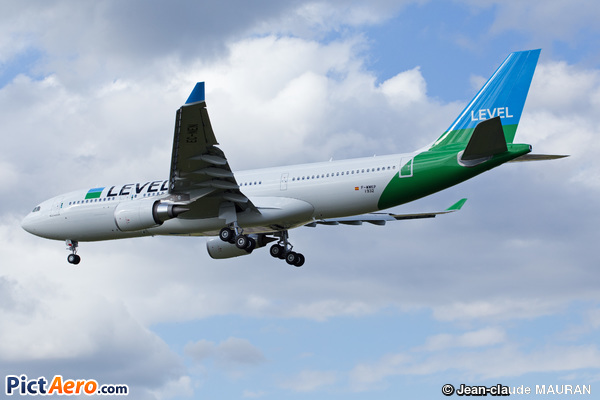 Airbus A330-223 (Level)