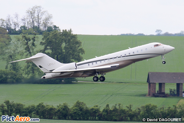 Bombardier BD-700-1A10 Global Express/Global 5000 XRS (Global Jet Luxembourg)
