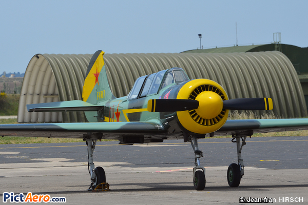 Yakovlev Yak-52 (Escadrille Yako Team)