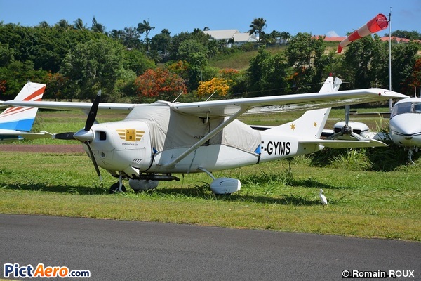 Cessna U206G  (SXM Parachute)