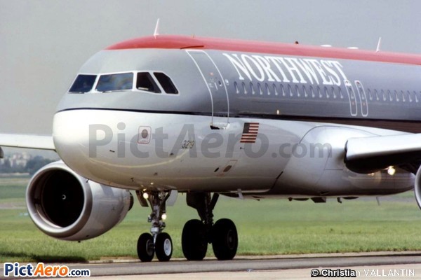 Airbus A320-211 (Northwest Airlines)