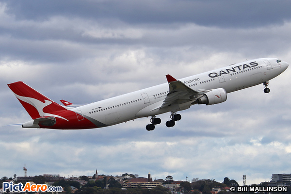 Airbus A330-303 (Qantas)