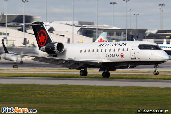 Canadair CL-600-2B19 Regional Jet CRJ-200ER (Air Canada Express)