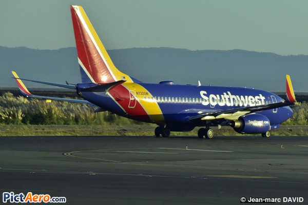Boeing 737-7H4/WL (Southwest Airlines)