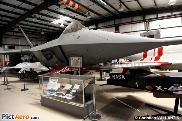 Lockheed Martin YF-22 (Edwards AFB Air Force Flight Test Museum)