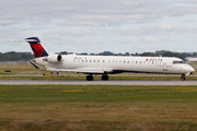 CRJ-900LR (CL-600-2D24) (N929XJ)