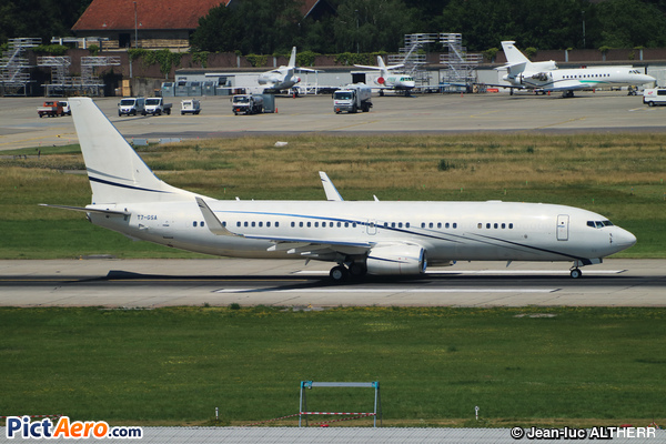 Boeing 737-8JM(WL) BBJ2 (Privé / Private)