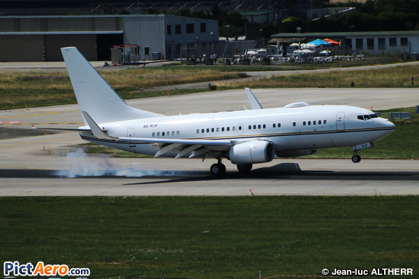 Boeing 737-77W(BBJ) (Royal Jet)