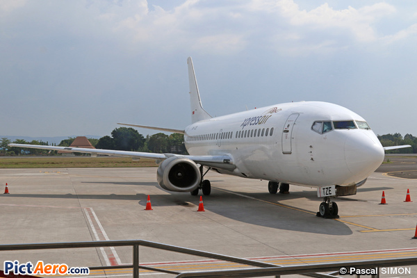 Boeing 737-3M8 (XpressAir)