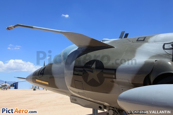 Hawker Siddeley AV-8C Harrier (Pima Air and Space Museum)