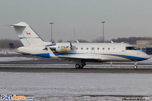 Bombardier CL-600-2B16 Challenger 604 (Private / Privé)