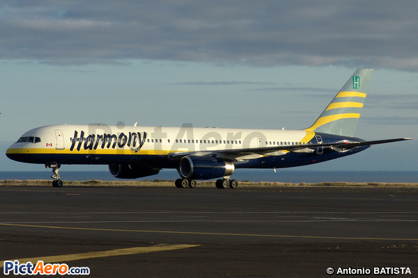 Boeing 757-28A (Harmony Airways)
