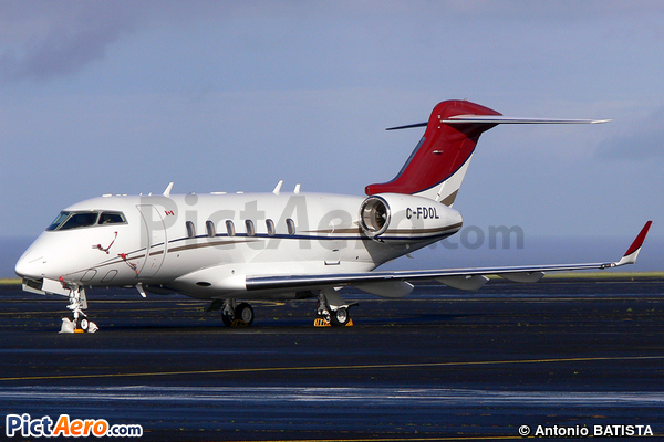 Bombardier BD-100-1A10 Challenger 300 (Skyservice Business Aviation Inc. / Skyservice Aviation d'Affaires Inc.)