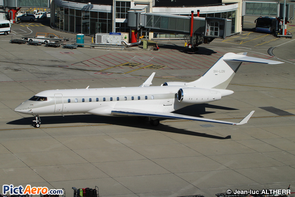 Bombardier BD-700-1A10 Global 6000 (Blue Falcon SARL)