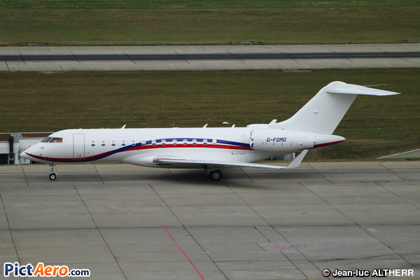 Bombardier BD-700-1A10 Global 6000 (Luxaviation UK)