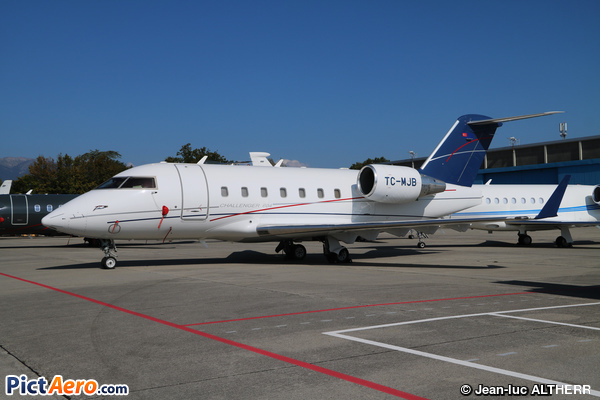 Canadair CL-600-2B16 Challenger 604 (MNG Airlines)