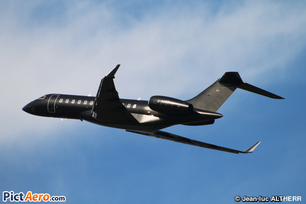 Bombardier BD-700 1A10 Global Express XRS (MHS Aviation)
