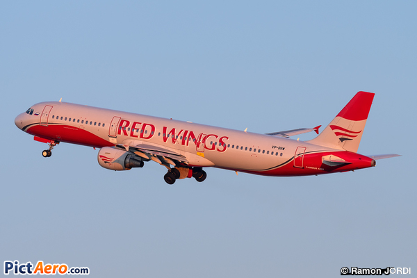 Airbus A320-211 (Red Wings)