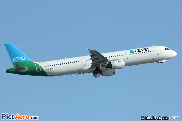 Airbus A321-211 (Level)