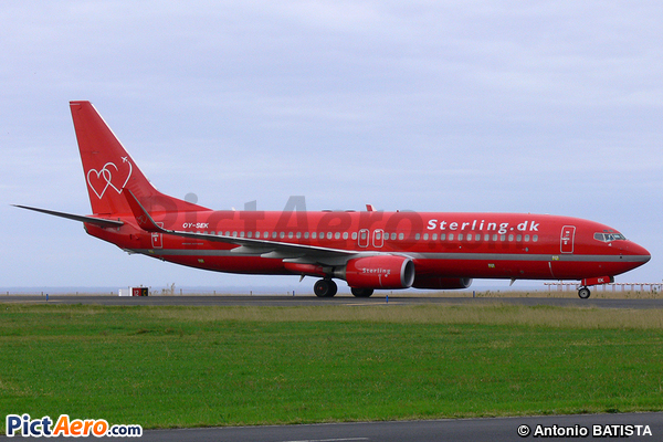 Boeing 737-86Q (Sterling Airlines)