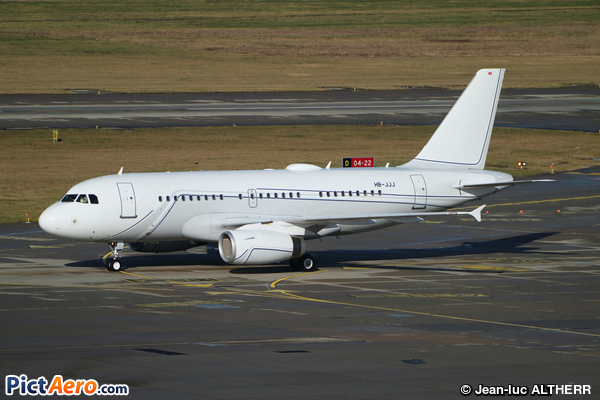 Airbus A319-113X CJ (Nomad Aviation)