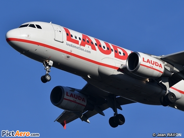 Airbus A320-214 (LaudaMotion)