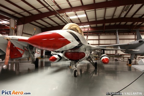 General Dynamics F-16B Fighting Falcon (Yanks Air Museum)
