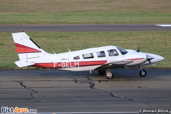 Piper PA-34-200T Seneca II (Aéropyrénées)
