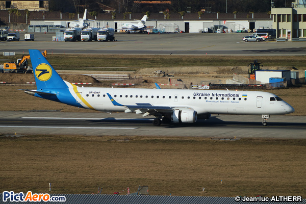 Embraer ERJ-190-200LR 195LR (Ukraine International Airlines)