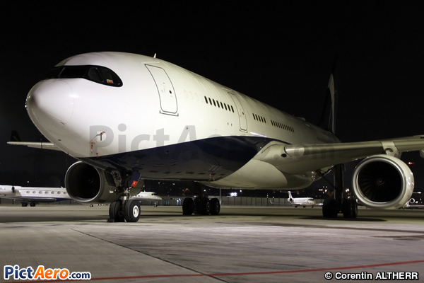 Airbus A330-243 (Comlux Aruba)