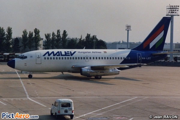 Boeing 737-2T5/Adv (Malév Hungarian Airlines)