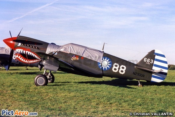 Curtiss P-40E Warhawk (Private / Privé)