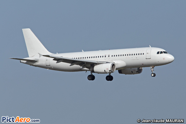 Airbus A320-233 (Avion Express)