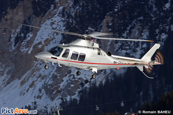 Agusta AW109 SP (VistaJet)