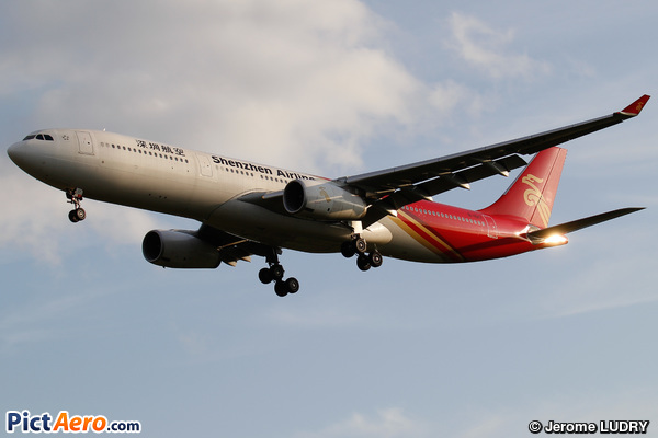 Airbus A330-343 (Shenzhen Airlines)