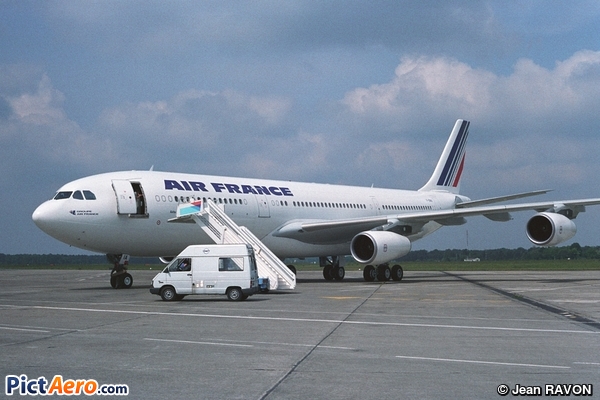 Airbus A340-211 (Air France)