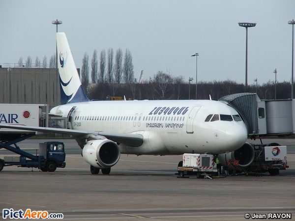 Airbus A320-212 (Armenian Airlines)