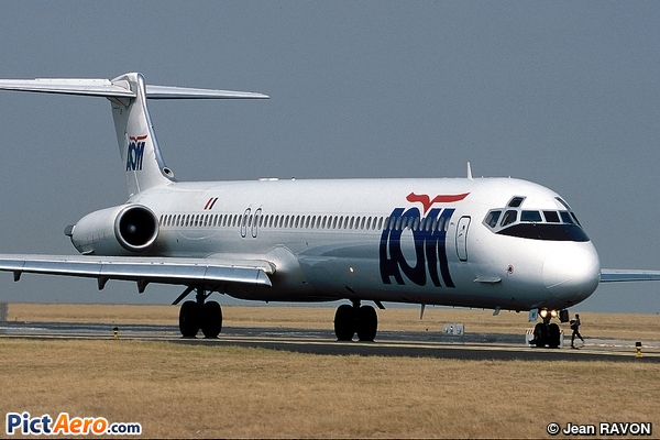 McDonnell Douglas MD-83 (DC-9-83) (AOM French Airlines)