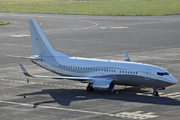 Boeing 737-548 (9H-VOX)